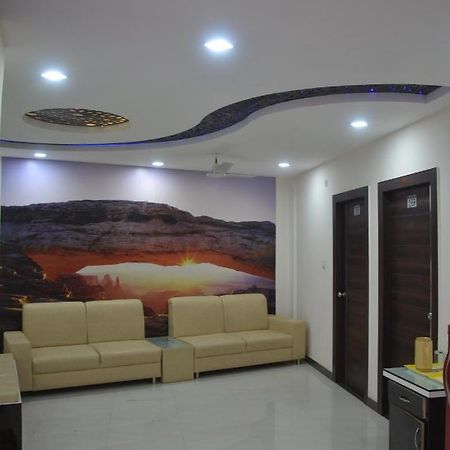 Hotel Krishna Galaxy Kánpur Kültér fotó
