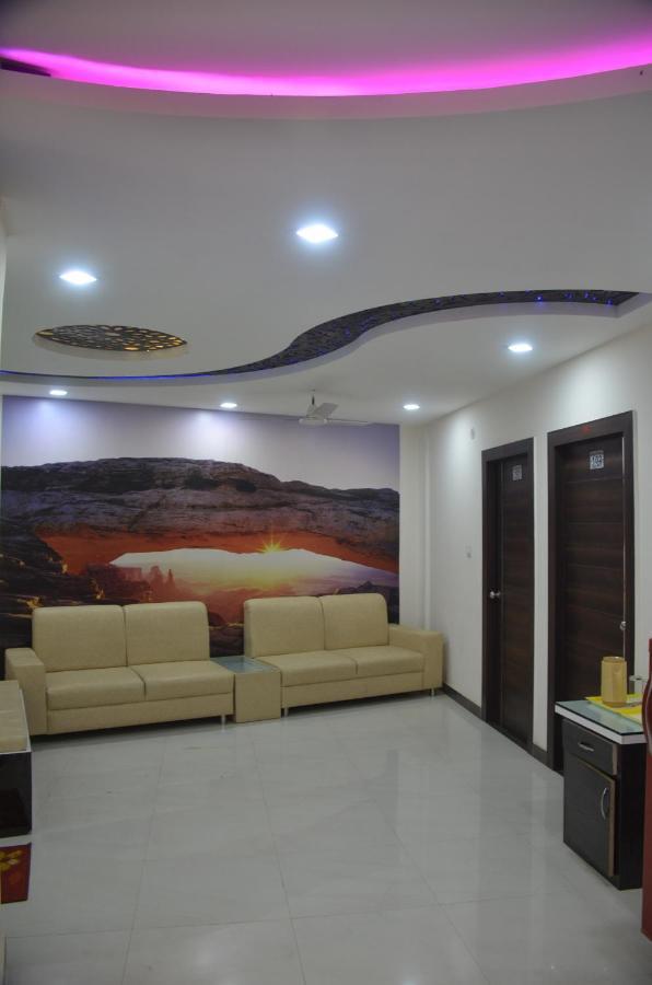 Hotel Krishna Galaxy Kánpur Kültér fotó