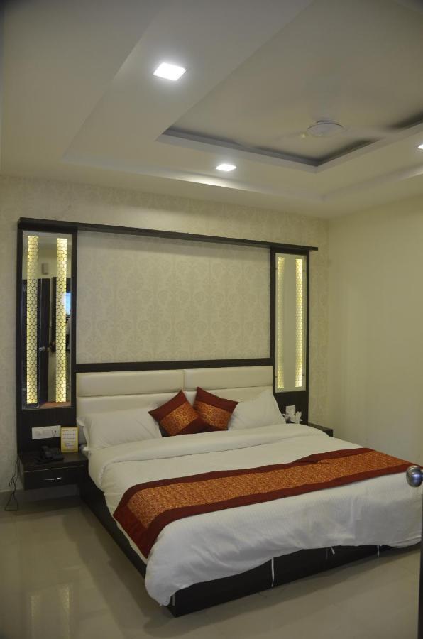 Hotel Krishna Galaxy Kánpur Kültér fotó