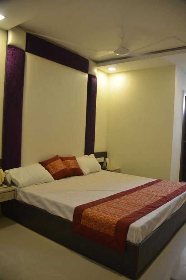 Hotel Krishna Galaxy Kánpur Kültér fotó