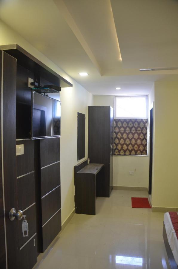 Hotel Krishna Galaxy Kánpur Kültér fotó