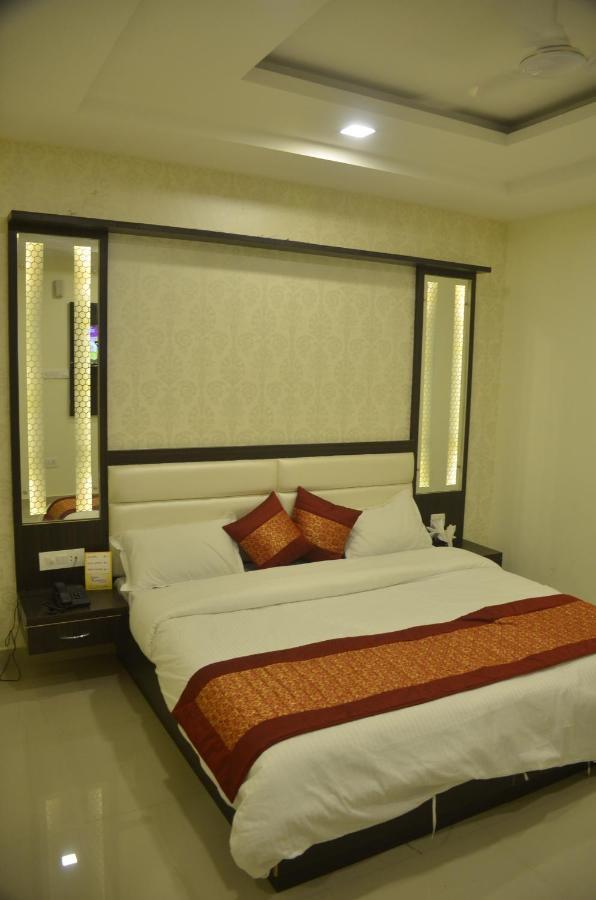 Hotel Krishna Galaxy Kánpur Kültér fotó